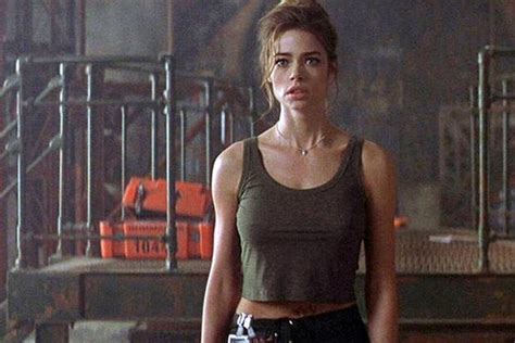 Atriz Denise Richards, aos 51 anos, explica decisão de entrar。